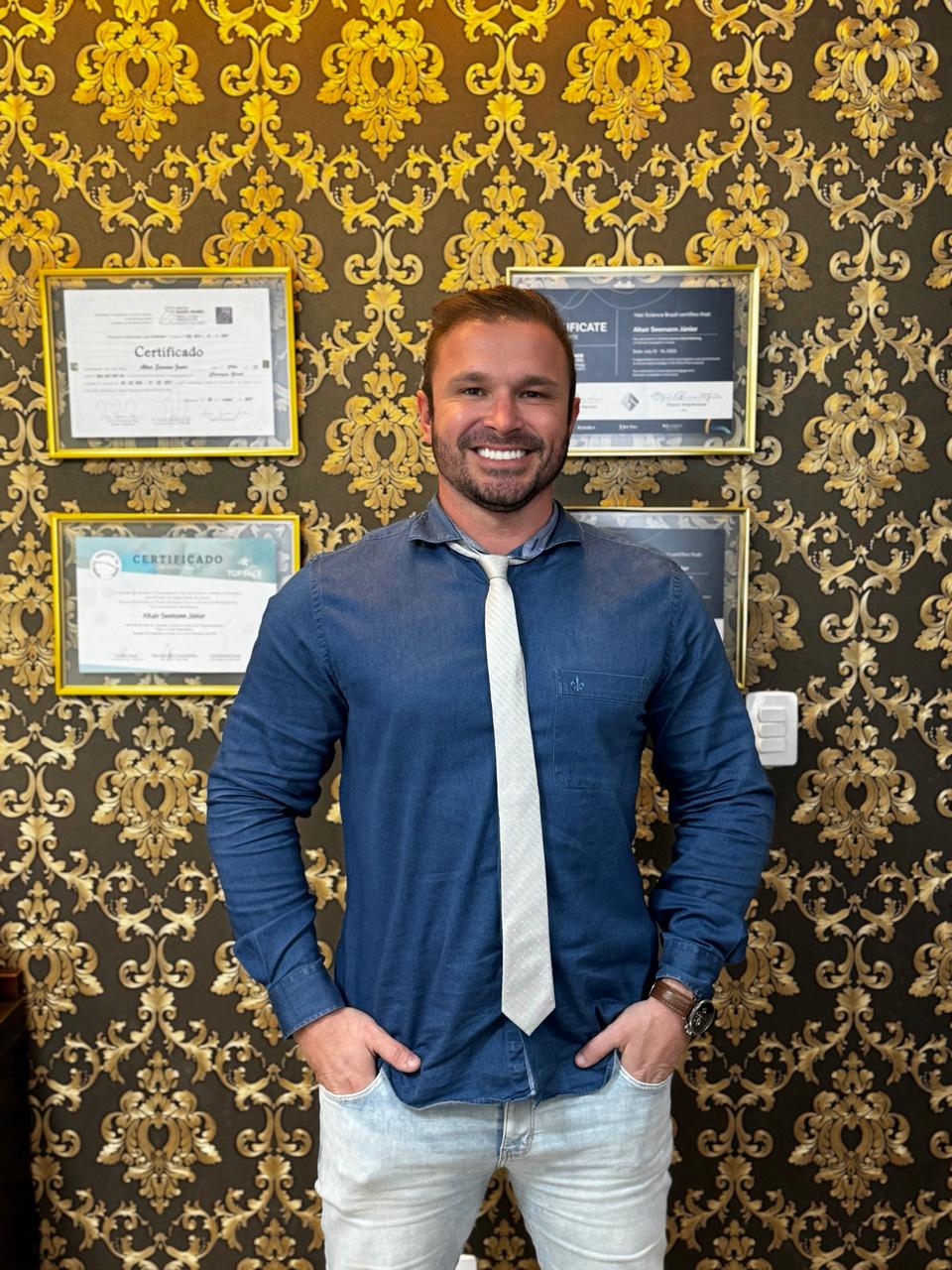 Dr. Altair Seemann Jr. em consulta